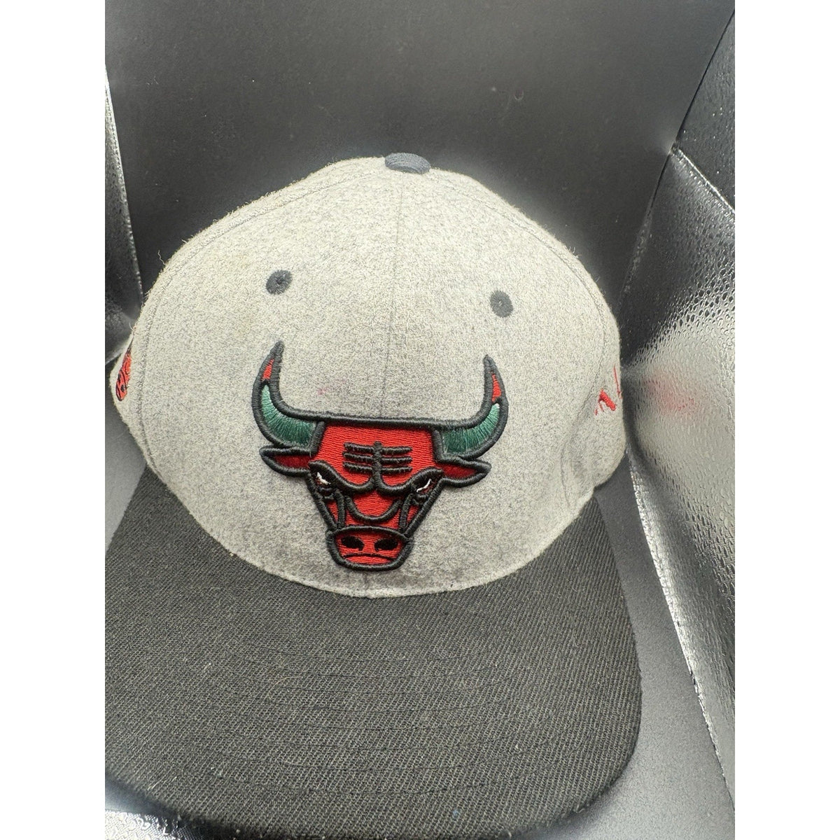 Mitchell & Ness Chicago Bulls Snapback Hat Gray Wool Red Green Horns Logo