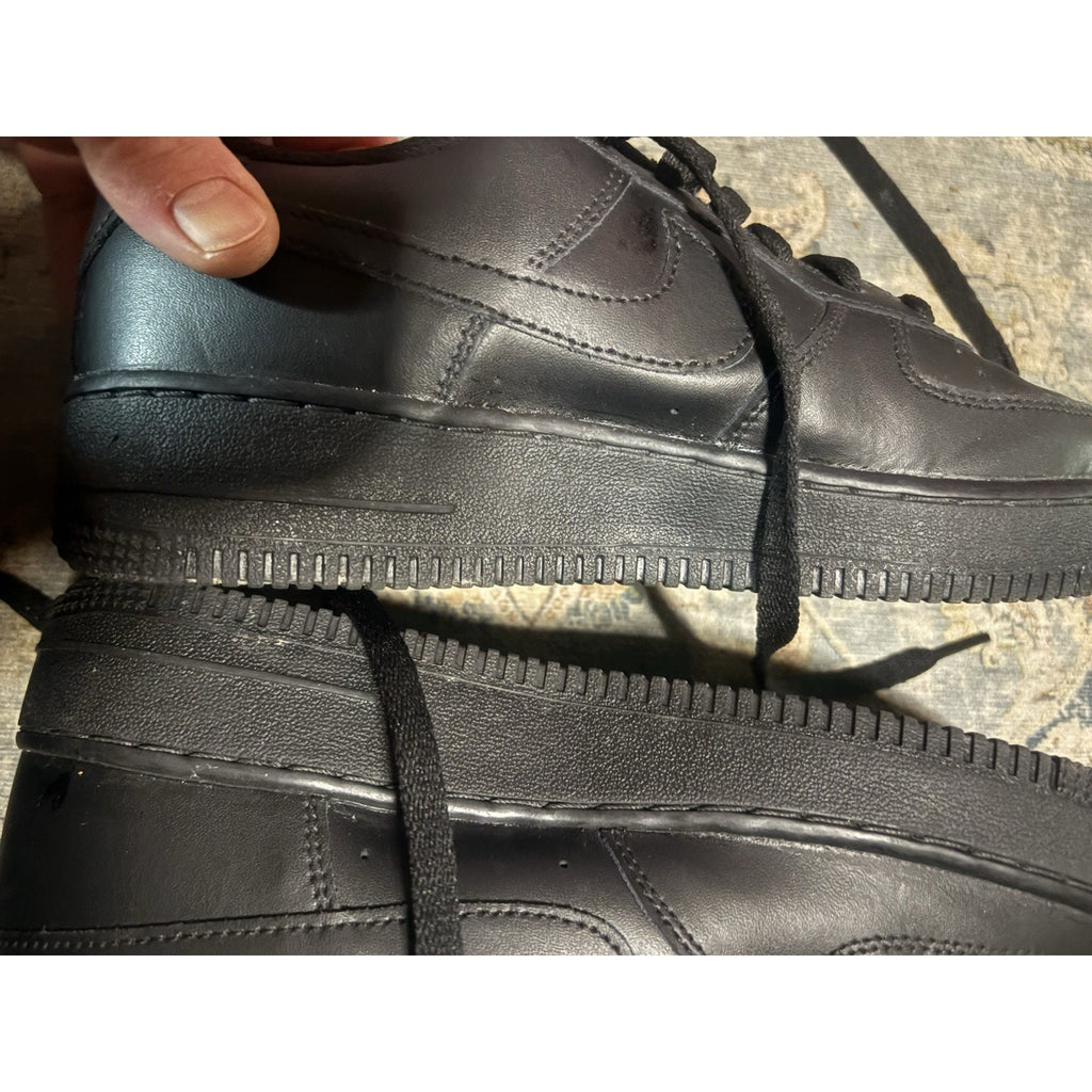 Nike Air Force 1 Low LE Triple Black DH2920‑001 Size 7Y Excellent Shape