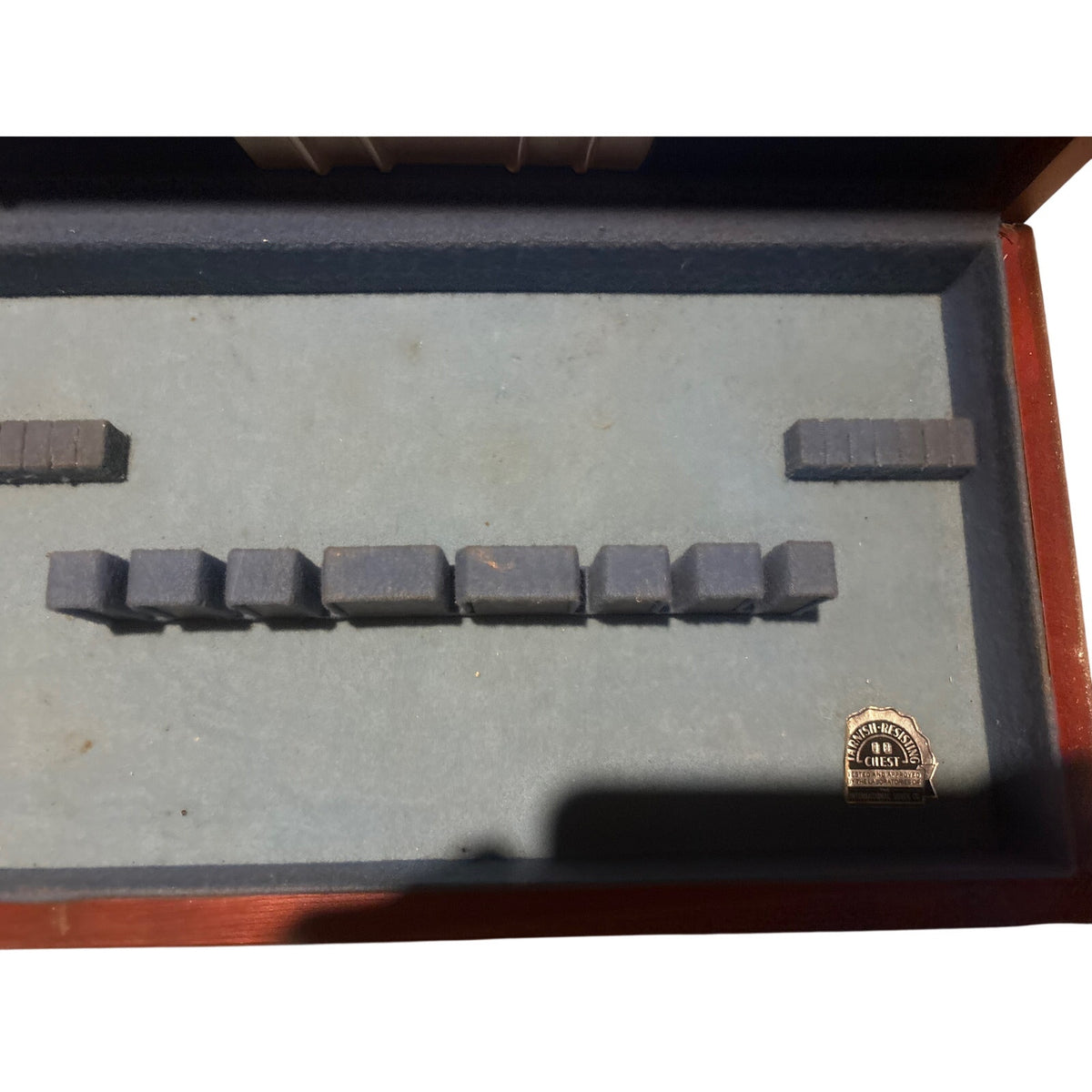1847 Rogers Bros. Tarnish-Resisting Flatware Chest