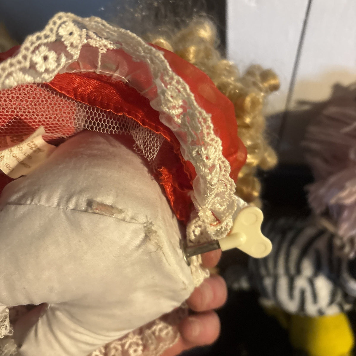 Kathy Porcelain Doll Wind Up Dam Dee Collectors Choice