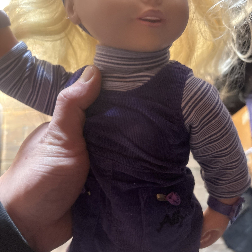 VINTAGE Amazing Ally Doll by Playmates Works Need Batteries And Comes With Extra