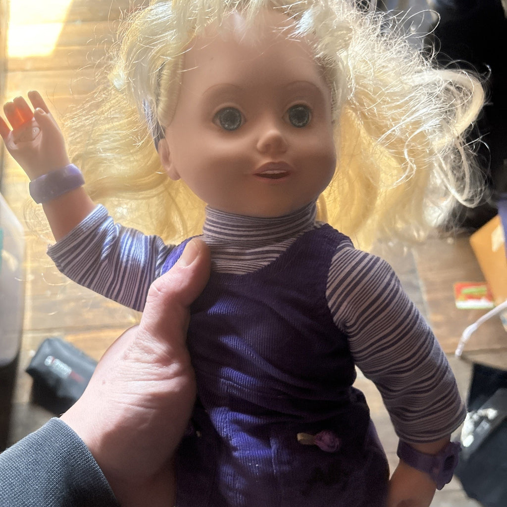 VINTAGE Amazing Ally Doll by Playmates Works Need Batteries And Comes With Extra