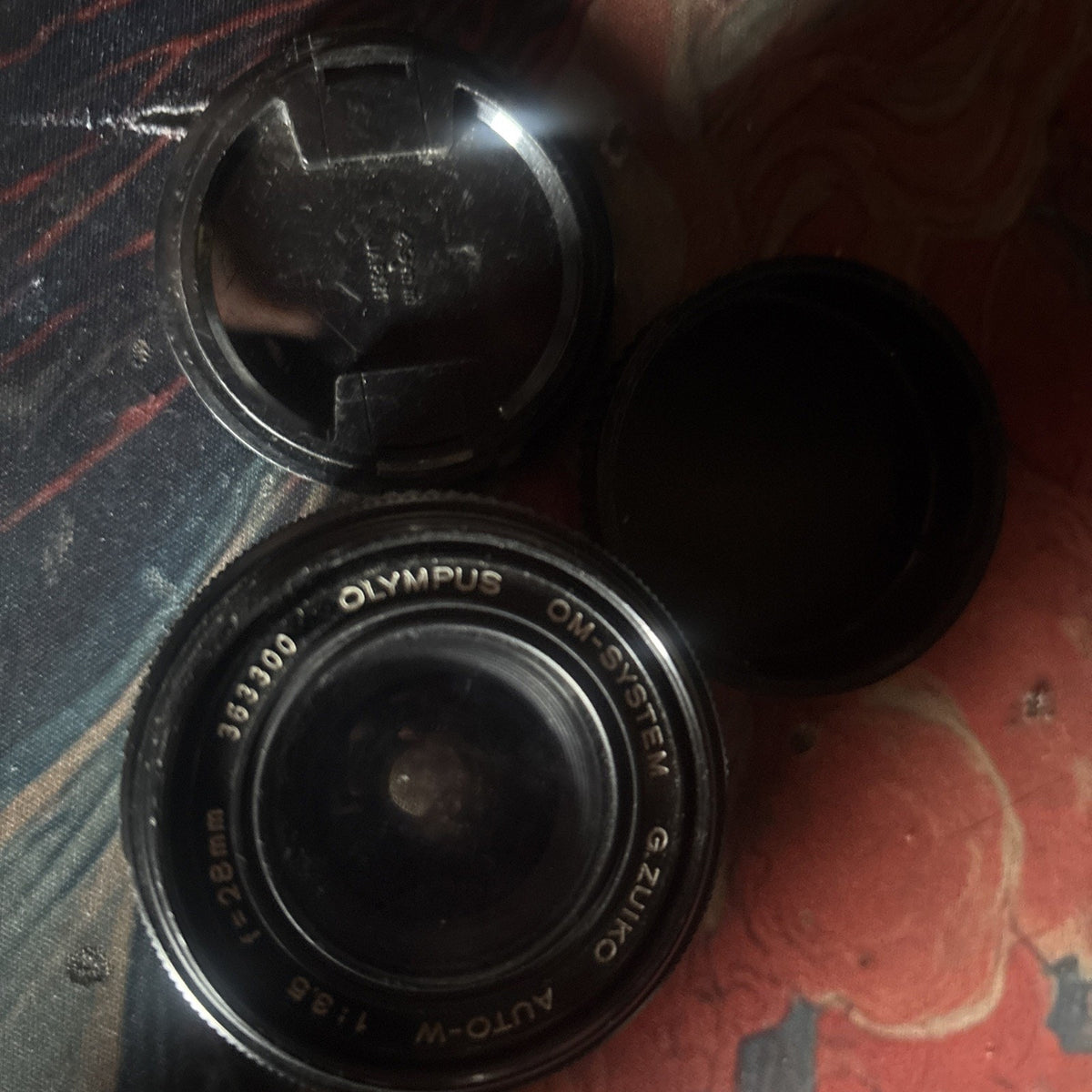 OLYMPUS OM-SYSTEM G.ZUIKO AUTO-W 28mm F3.5 Wide Angle Lens With Cover And Back