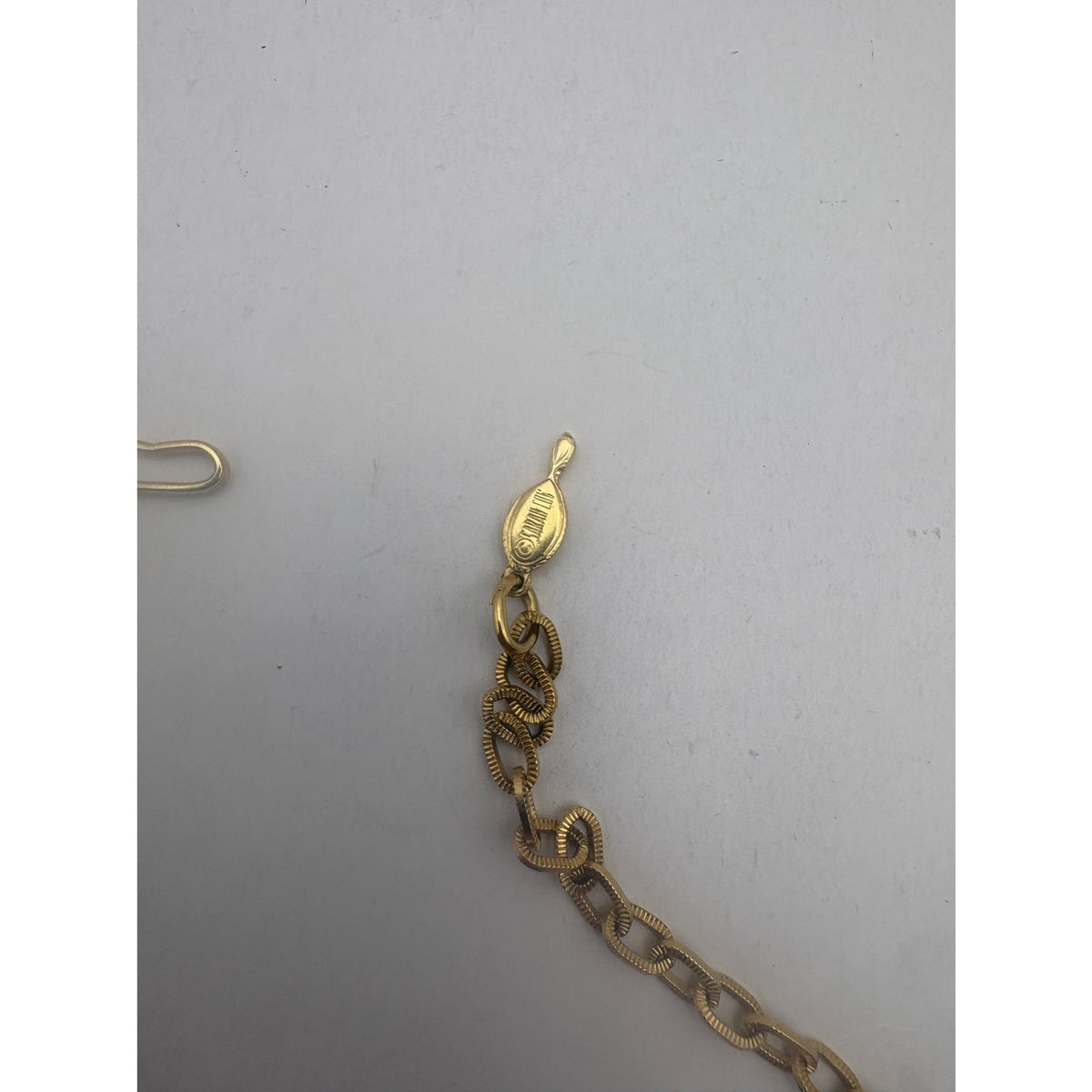 Sarah Coventry Vintage Gold Tone Leaf Motif Statement Necklace 16.5 inches