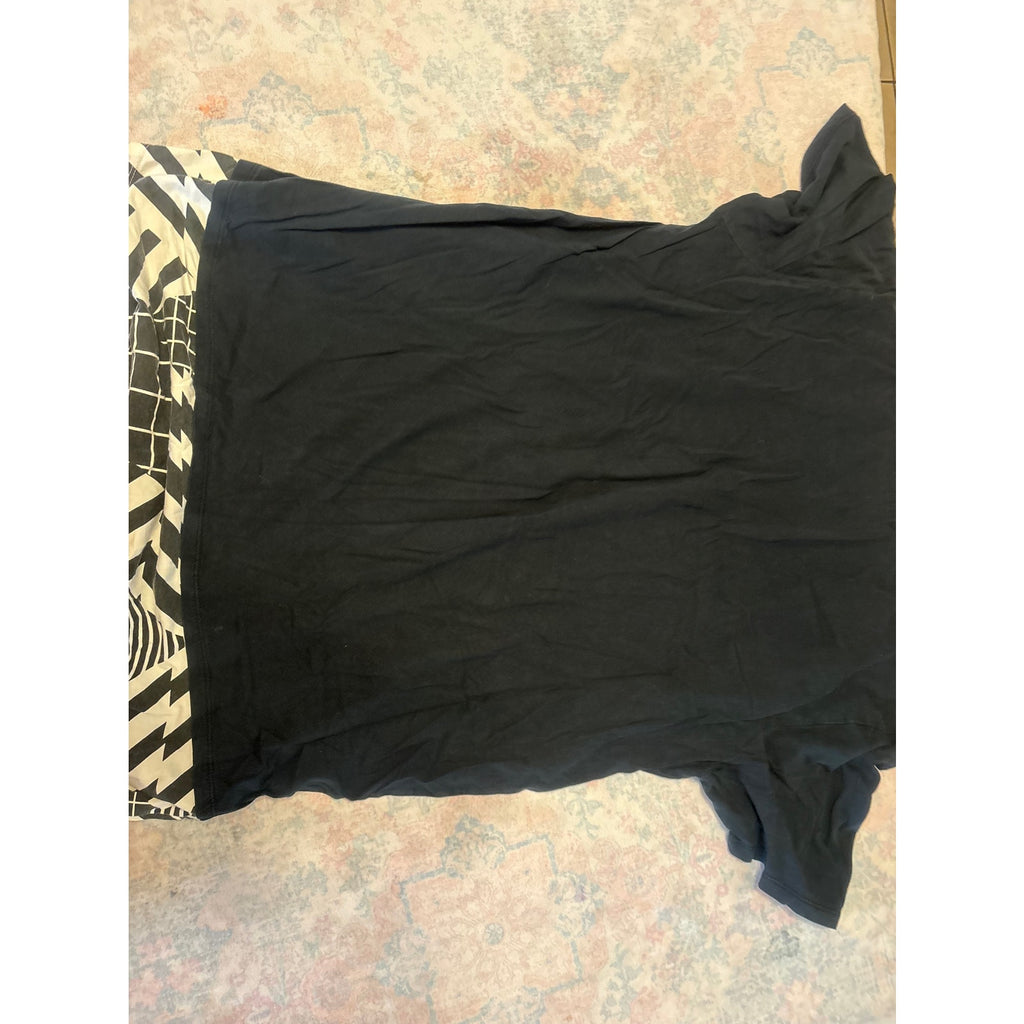 Nike The Nike Tee Athletic T-Shirt Men’s XL Black White Geometric Graphic