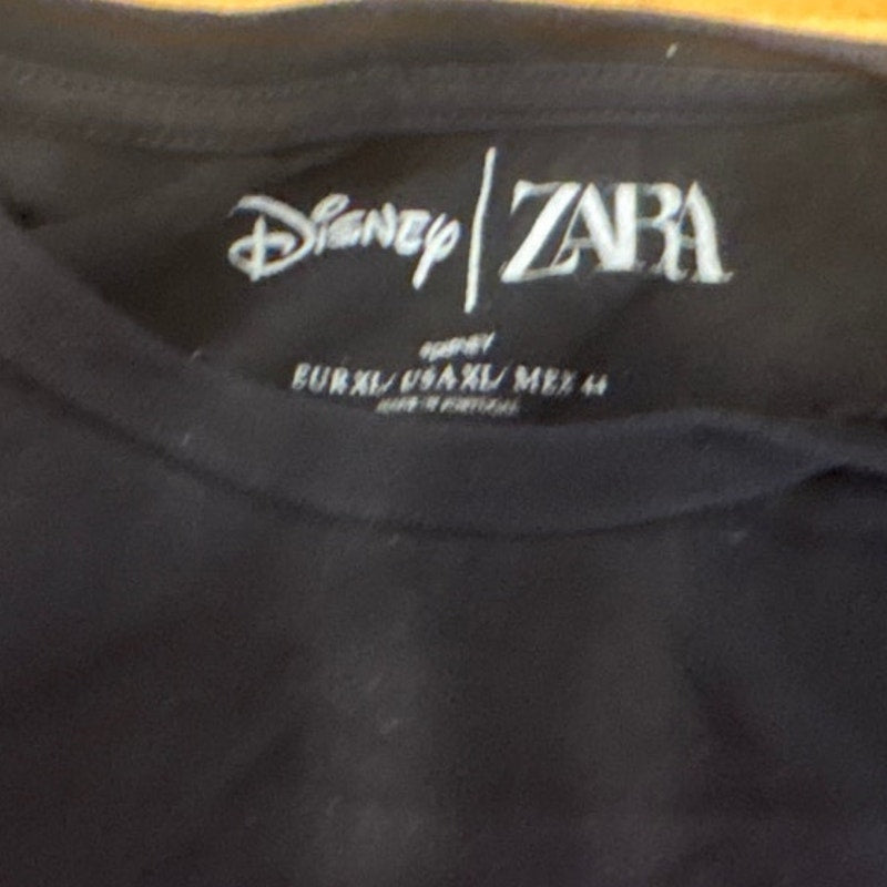 ZARA Disney Collaboration T-Shirt XL Men’s or Women’s Short Sleeve Black Red Graphic Crew Neck Casual
