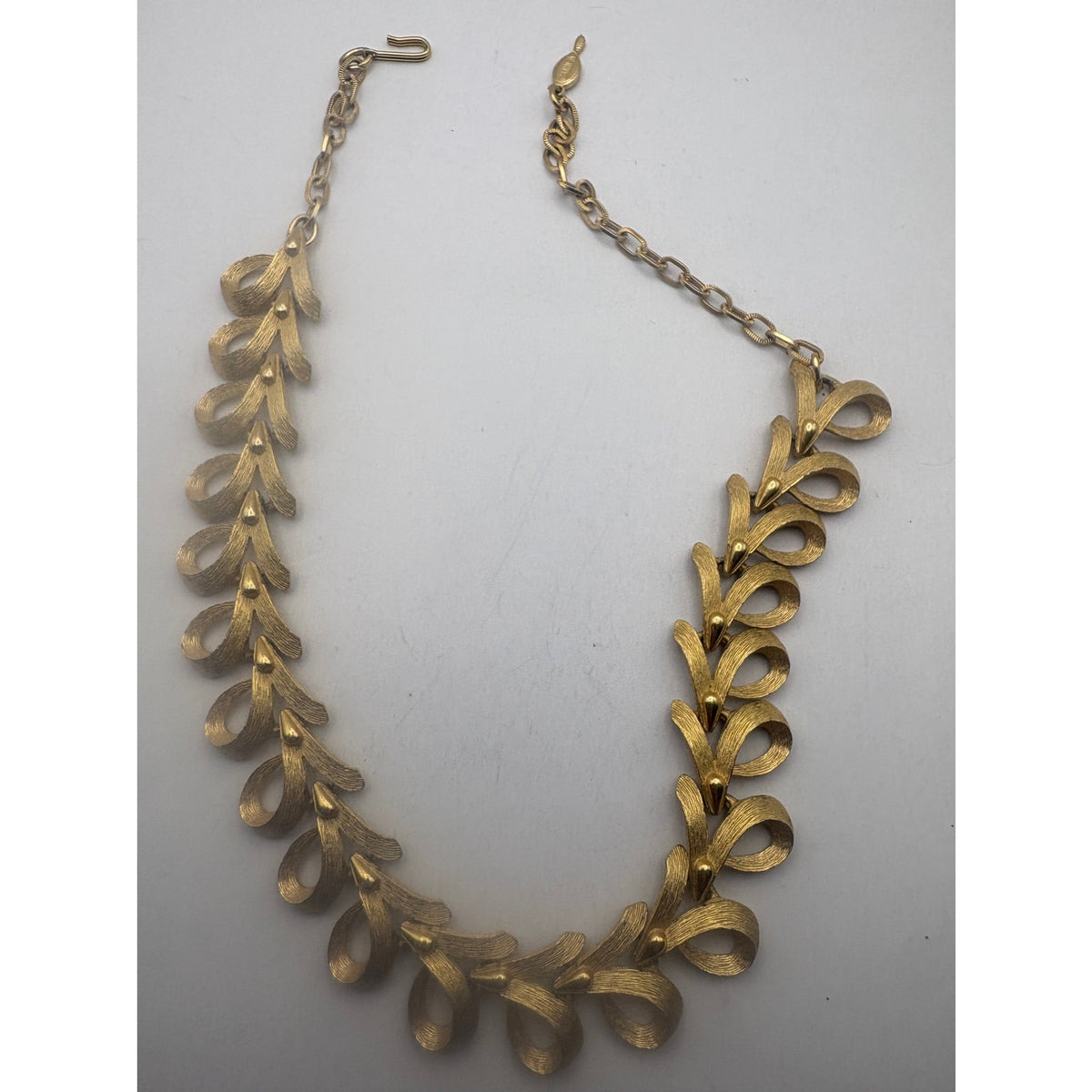 Sarah Coventry Vintage Gold Tone Leaf Motif Statement Necklace 16.5 inches